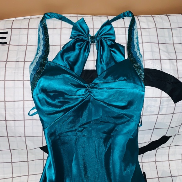 Gorgeous TEAL open back dress! - Picture 2 of 5